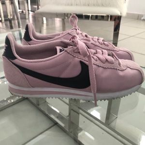 Nike Retro Women Sneakers